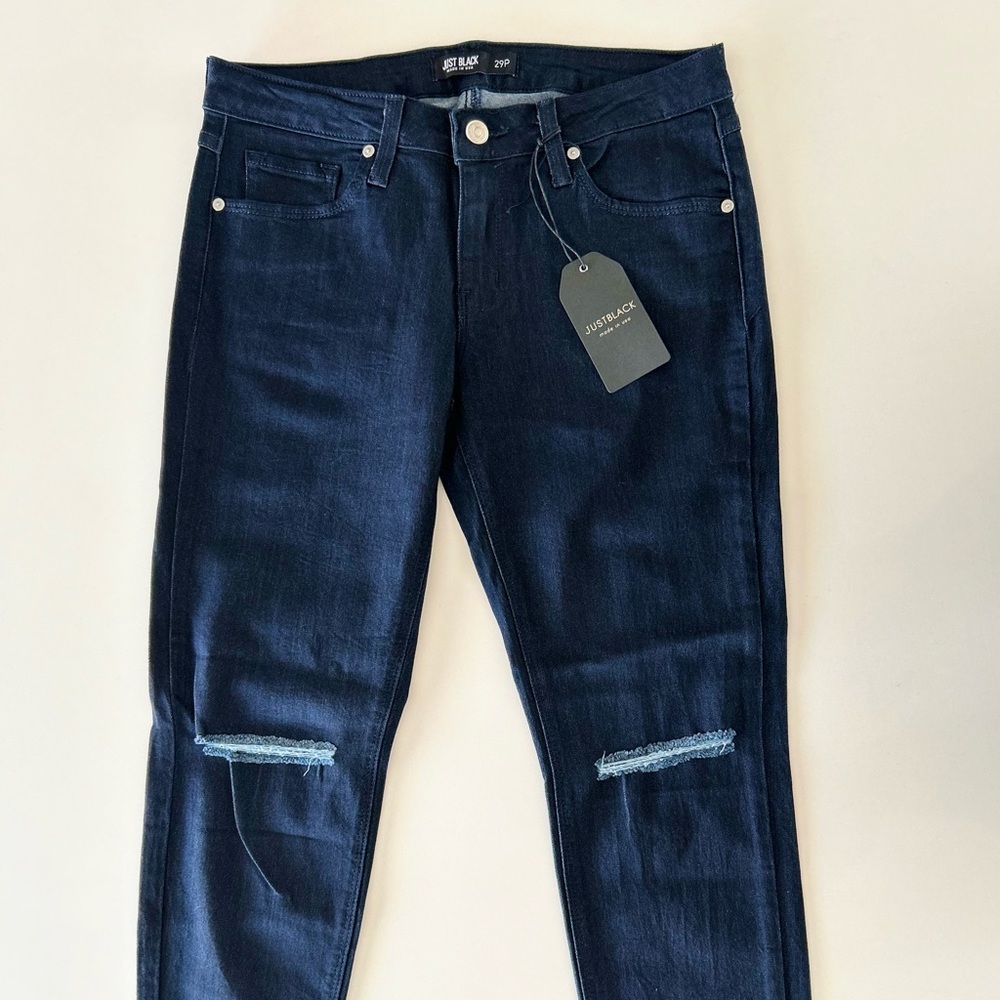 NWT - Just Black Women’s Navy Blue Distressed Ankle Skinny Jeans Size 29P